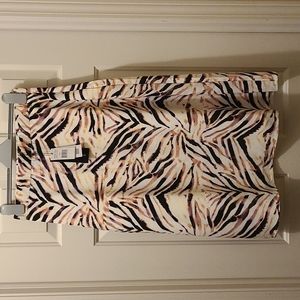 Kendal + Kylie Blush Lined Skirt Size Large